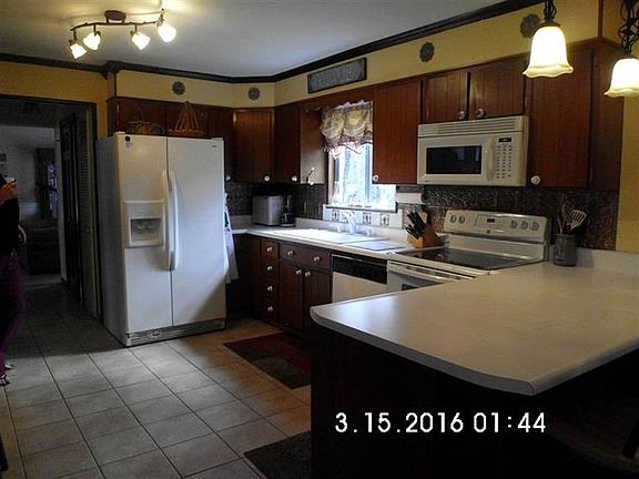 5th image of 743 Elm St