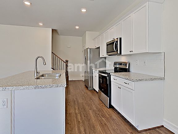 4th image of 967 Nero Ave