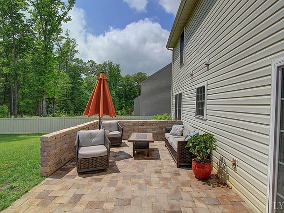 5th image of 1228 Forest Edge Dr