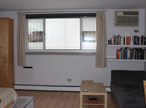 3rd image of 515 W Wrightwood Ave APT 101