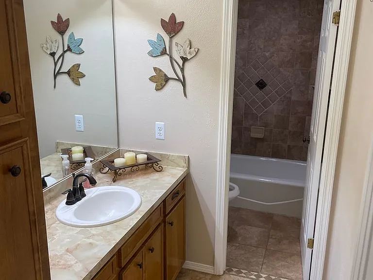 5604 Kenilworth Cir — Photo 17