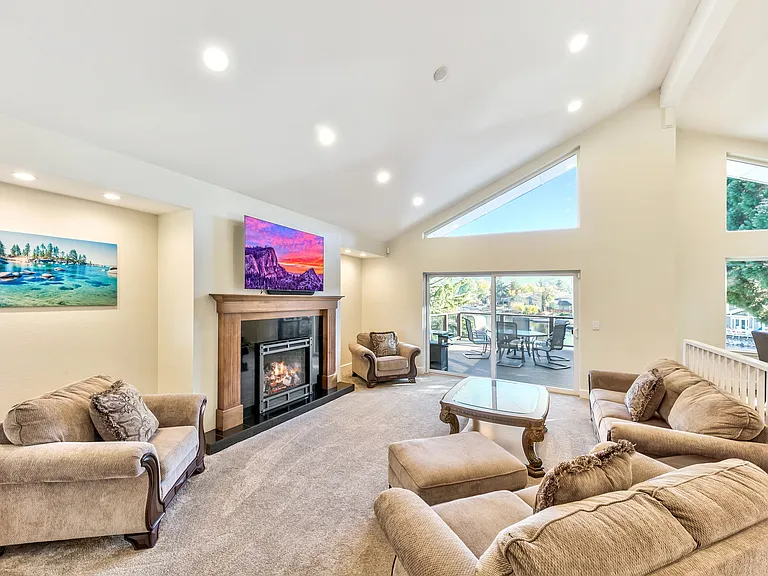 1661 Venice Dr — Photo 3