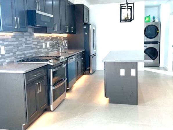21-30 Hazen St #2F