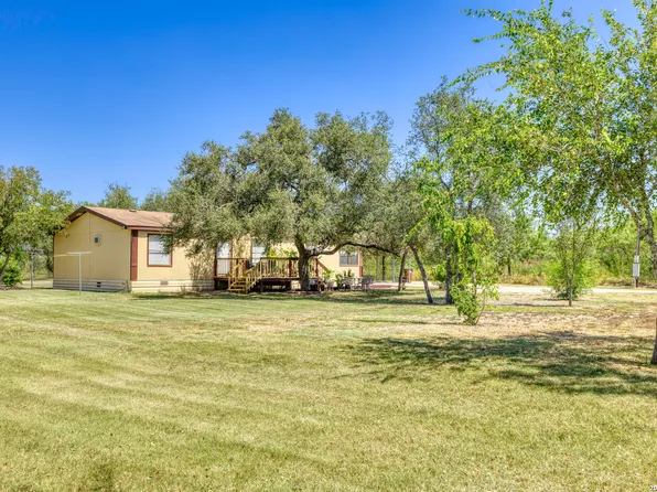 609 County Road 4647, Hondo, TX 78861