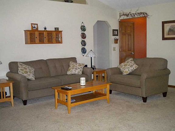 5th image of 700 Pinehurst Dr