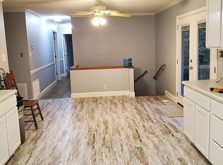 863 W Outer Dr, Oak Ridge, TN 37830