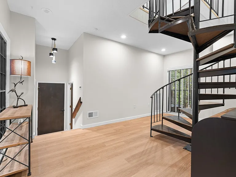 211 Wendwood Dr — Photo 15