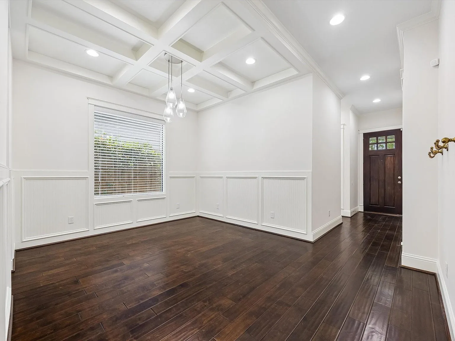 4 bed, 4.0 bath, 2569 sqft, $4,150 — Photo 4