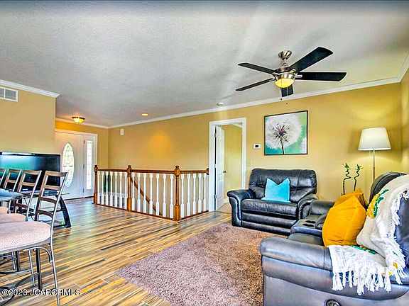 4th image of 32671 Crescent Dr