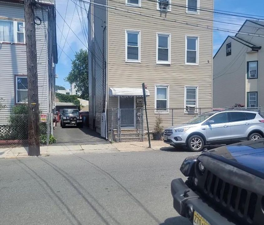 2nd image of 40 Manchester Ave