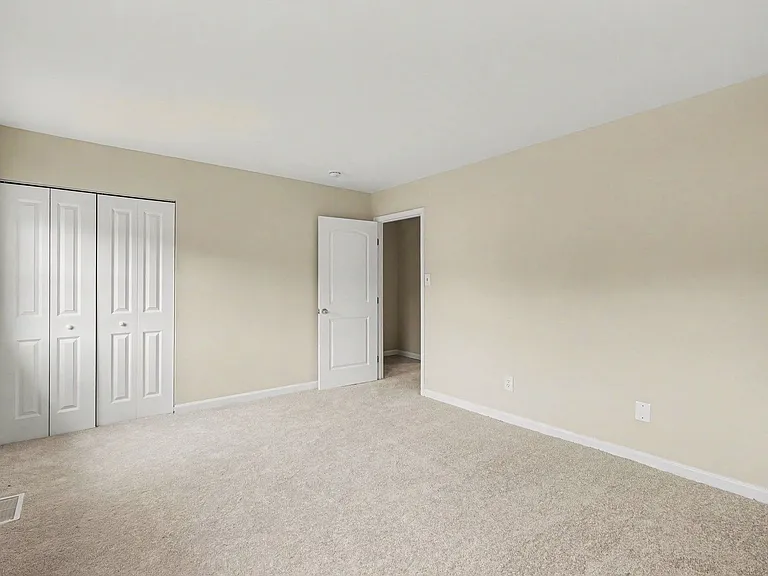 319 Brock Sq — Photo 19