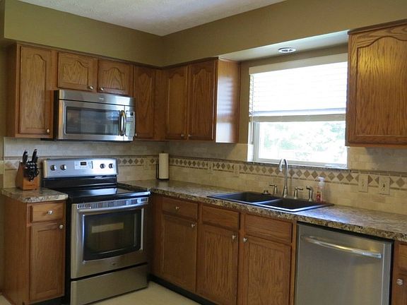 2nd image of 2128 Reserve Cir N