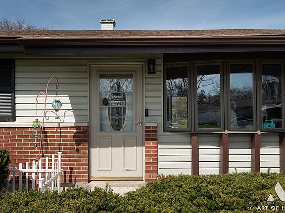 2nd image of 520 Glendale Ln