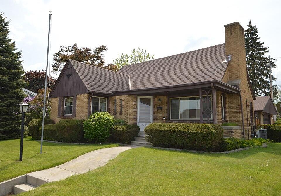 1st image of 1700 17th Ave