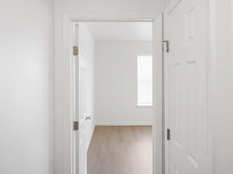 300 Veterans Dr #C — Photo 15