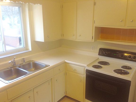 3rd image of 338 N Main St