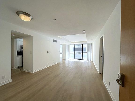 5th image of 10636 Wilshire Blvd APT 405
