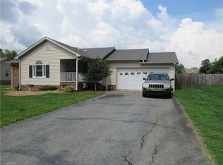 1000 Pineknoll St, Liberty, NC 27298