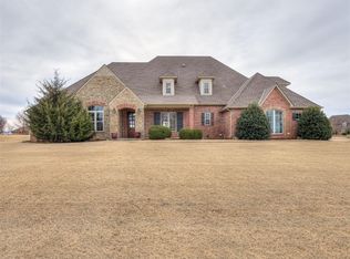 6380 Red Cedar Dr, Edmond, OK 73025