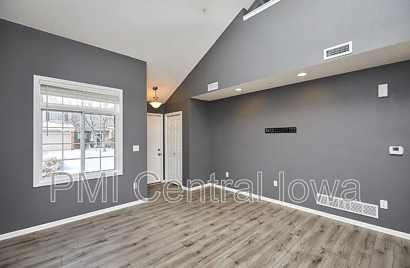 2 bed, 1.5 bath, 1438 sqft, $1,750 — Photo 4