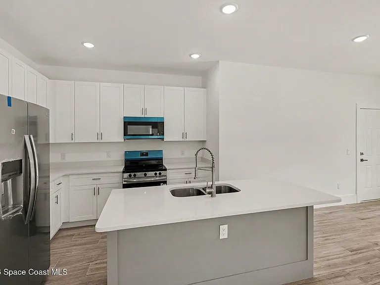 15 Travis St #101 — Photo 7