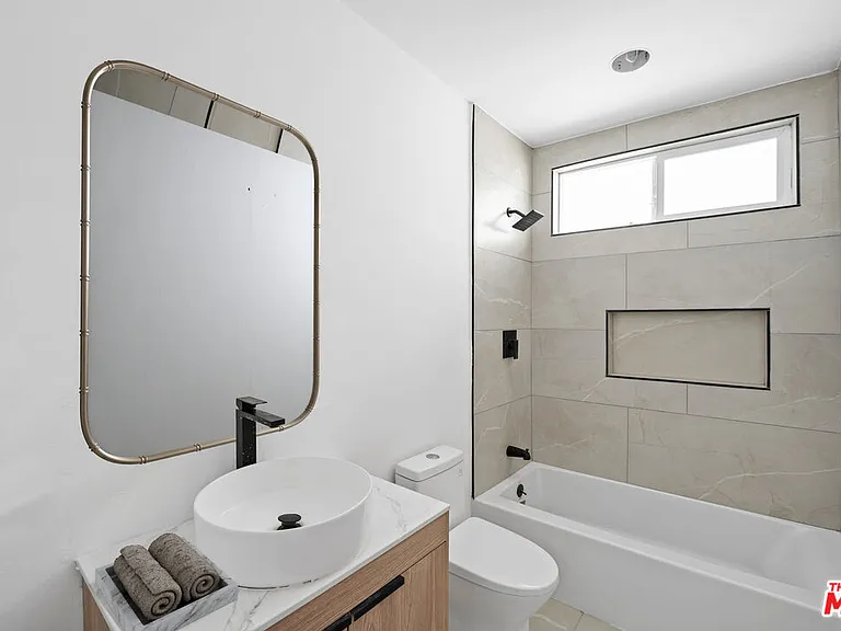 733 N Hayworth Ave #4 — Photo 11
