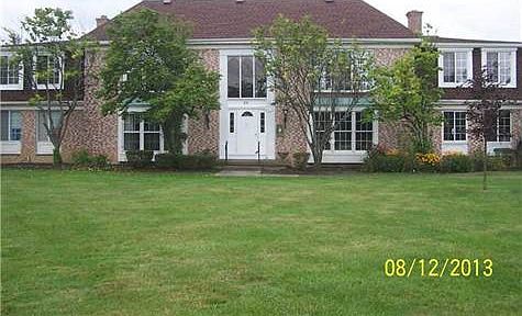 1st image of 75 Carriage Dr