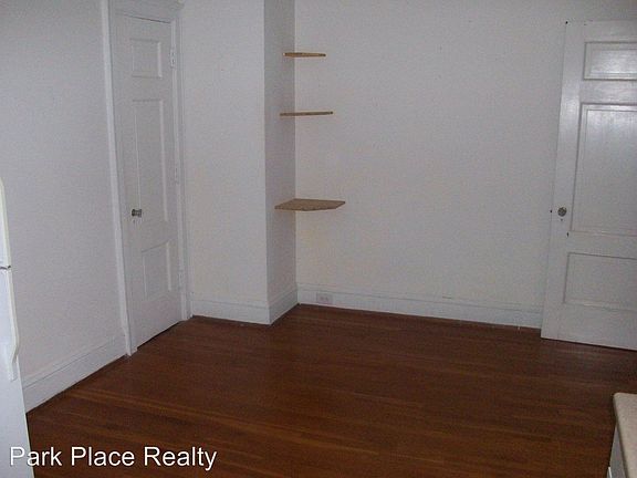 4th image of 519 King George Ave SW APT 4