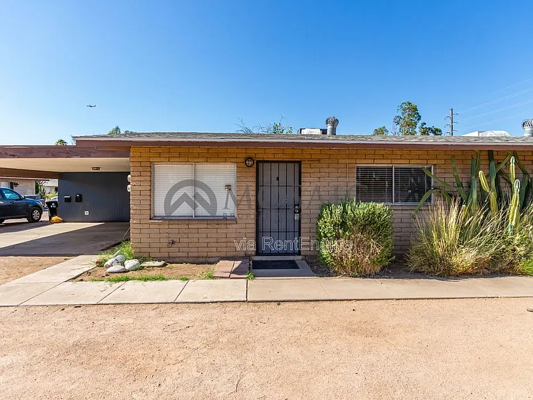 1204 S McClintock Dr #B — Photo 2
