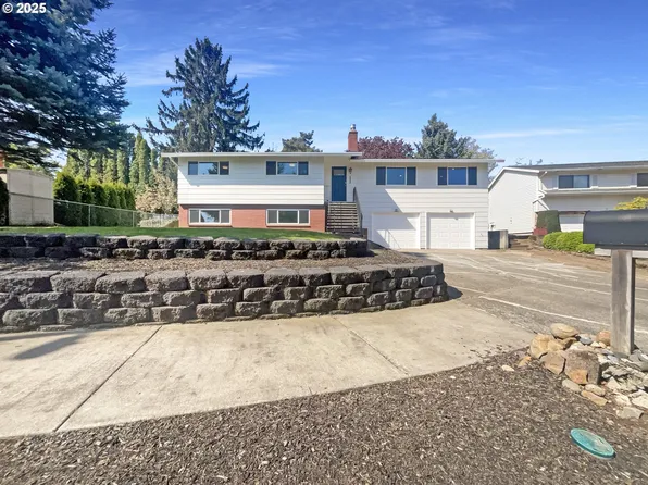 225 SE Hacienda Ct, Gresham, OR 97080