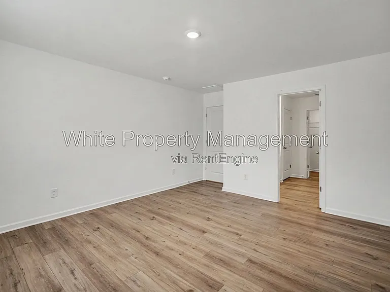 319 W 18th St — Photo 14