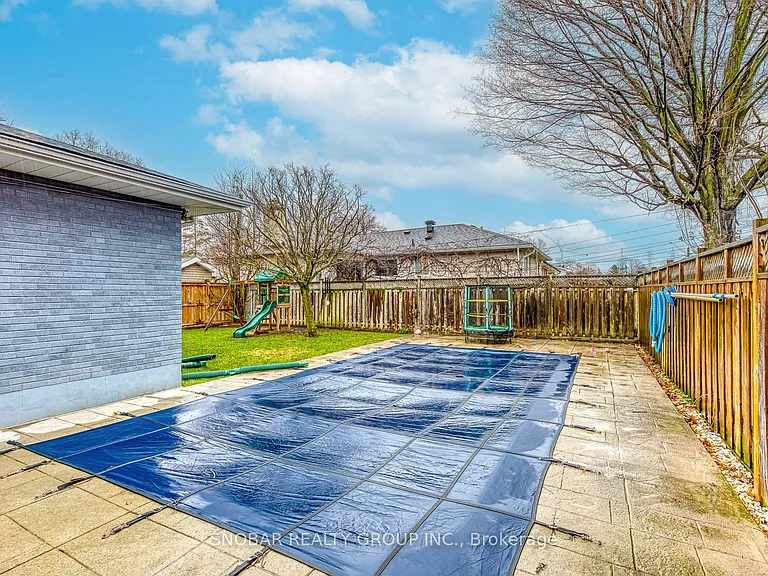 52 Decarie Cir — Photo 27