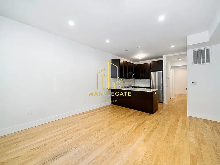 323 Park Ave #11 — Photo 7