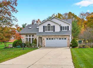 126 Valley Rd, Eighty Four, PA 15330