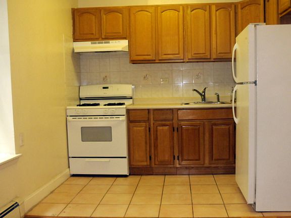 4th image of 1206 Pacific St APT 1B