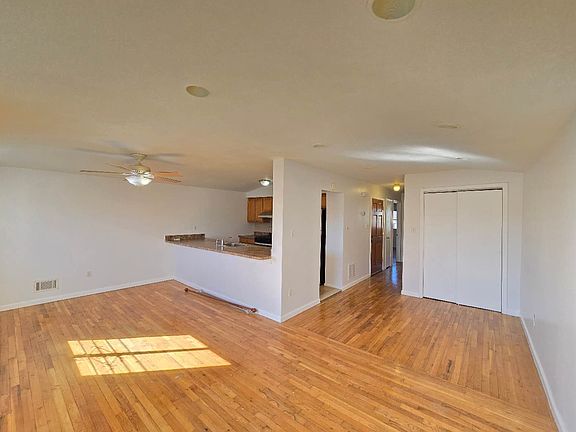 4th image of 36A Oakville St #2