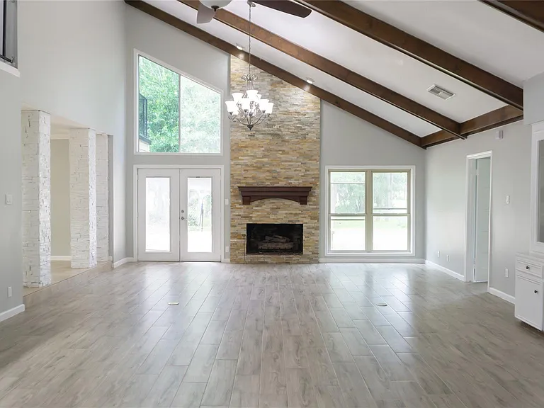 3406 Deerwood Ln — Photo 3