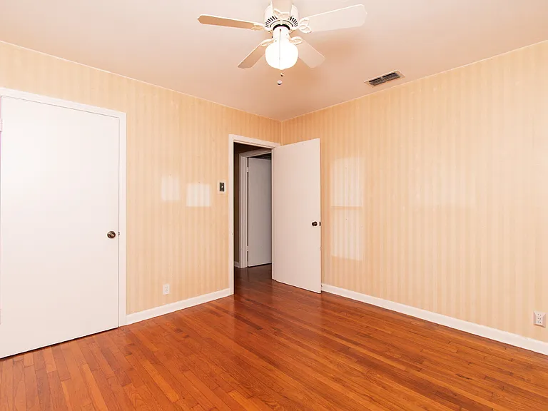 4510 Russell Dr — Photo 18