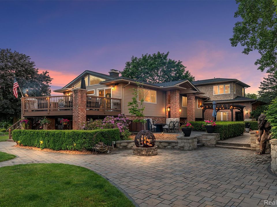 1st image of 8950 Riverview