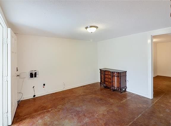 3rd image of 8126 Zimpel St