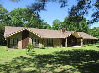 65 Lakeview Dr, Picayune, MS 39466