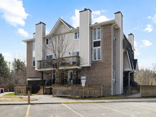 7 Timberview Way #3, Ottawa, ON K2H 9M5
