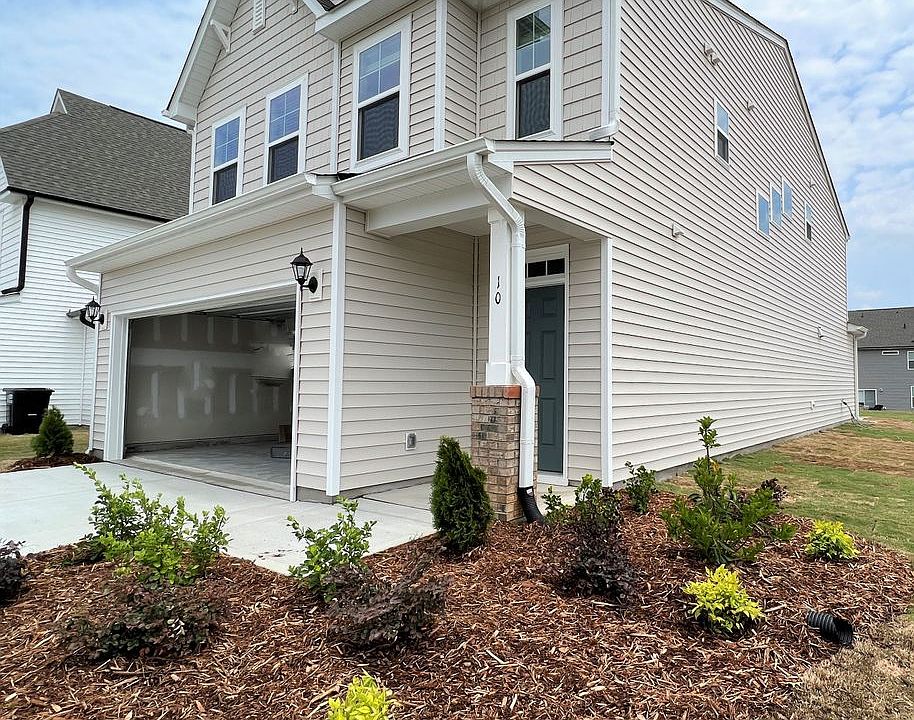 1st image of 10 Franklin Farm Ln