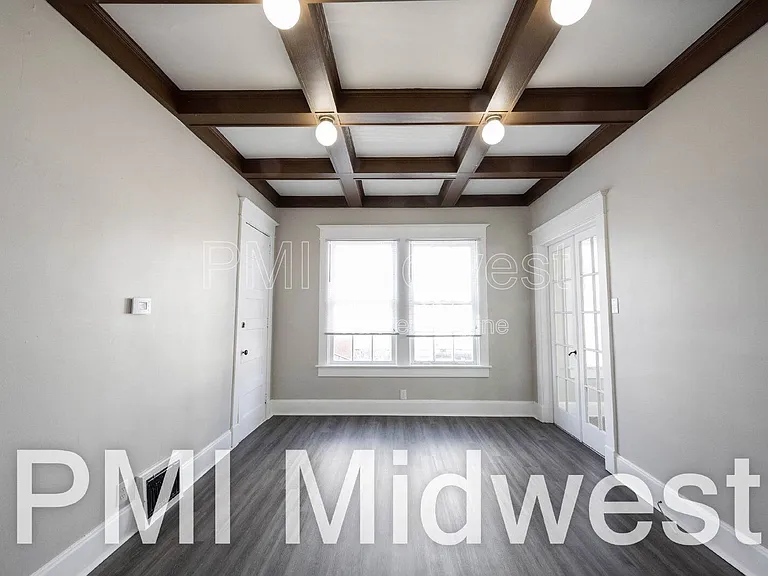125 E 17th St #1 — Photo 2