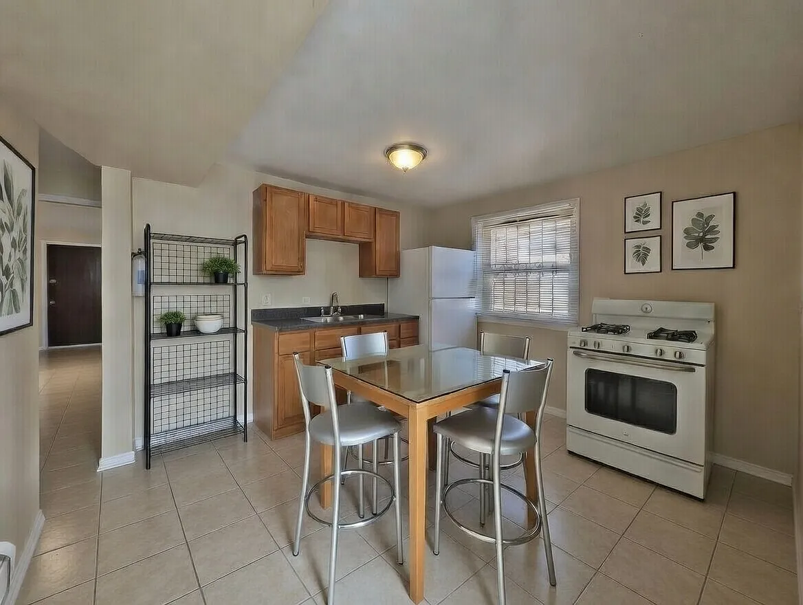 1 bed, 900 sqft, $1,395 — Photo 2