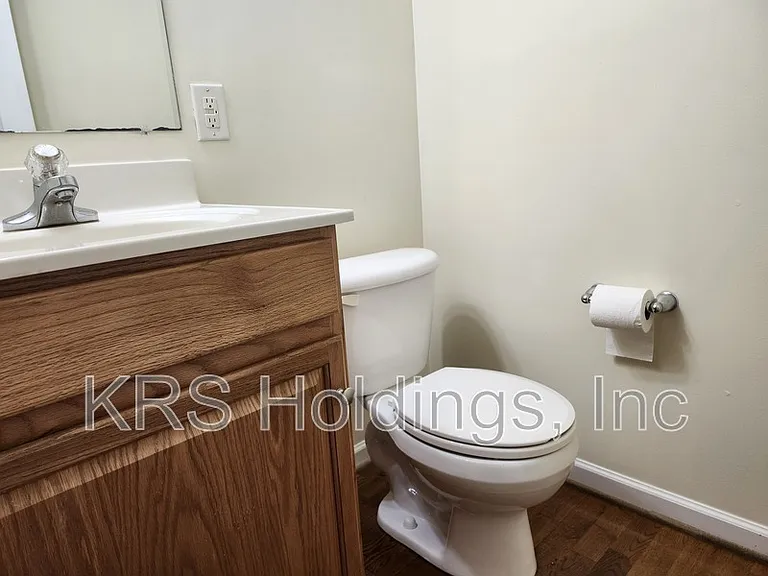 327 Emerson Ln — Photo 10