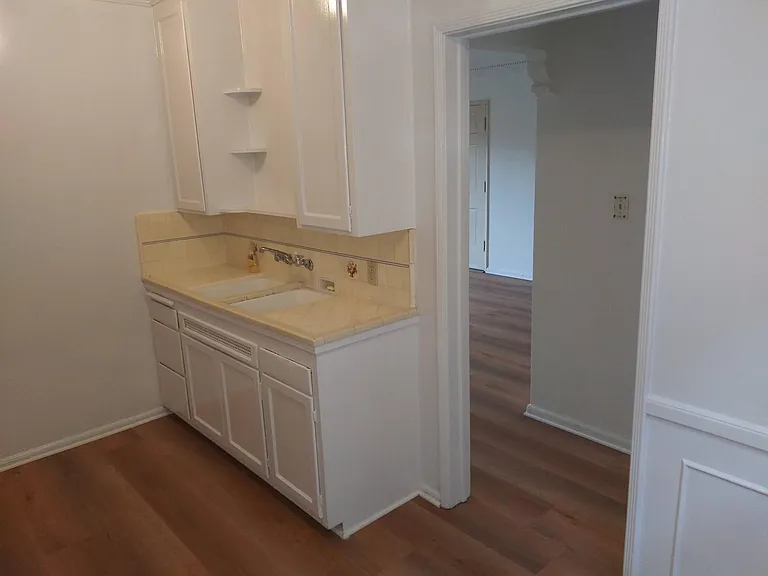 1421 N Laurel Ave #2 — Photo 6