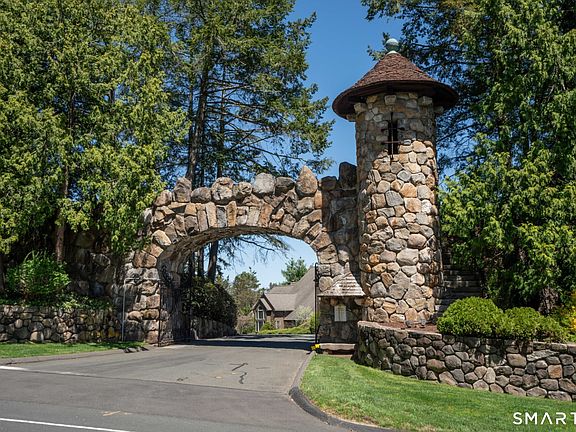 3rd image of 11 Saddle Ridge #11