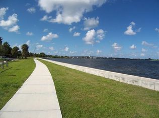 208 S Lakeside Dr APT 301, Lake Worth, FL 33460
