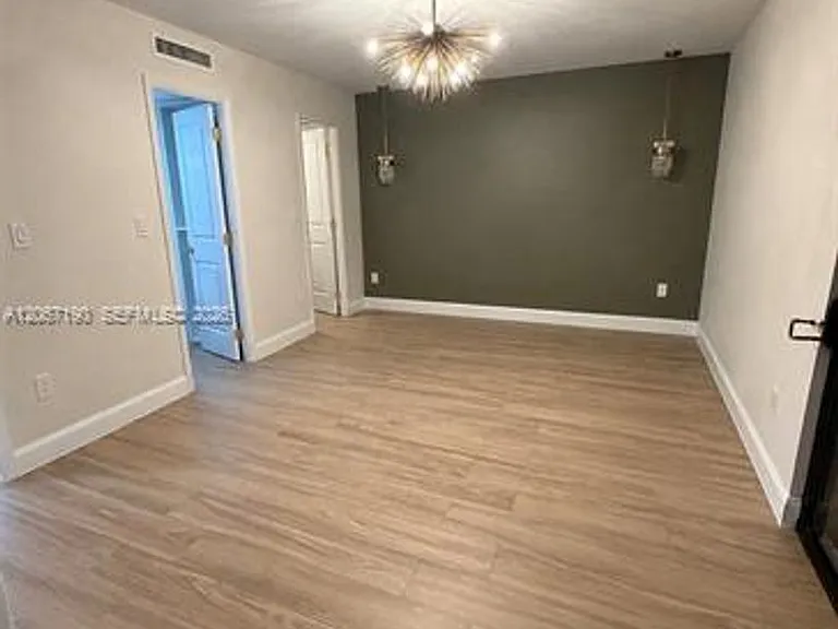 16022 Kilmarnock Dr #Townhouse 16022 — Photo 22